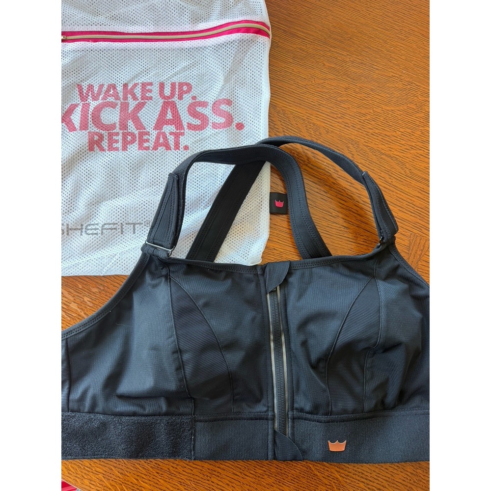 SHEFIT NWOT Ultimate Sports Bra Black Size 2 LUXE High Impact Front Zip Wash Bag